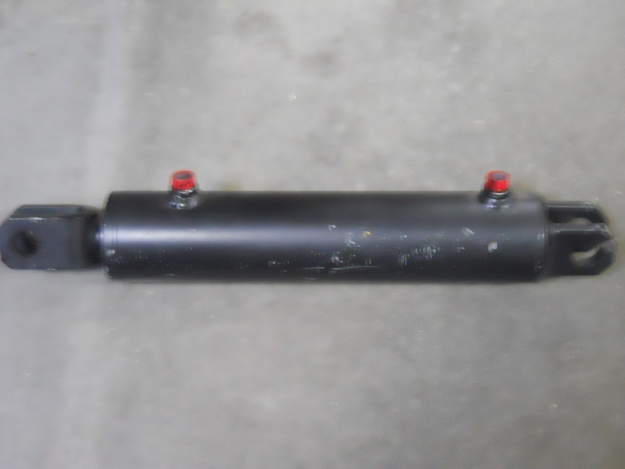 CYL HYD 3 X 10 WELDED CYLINDER