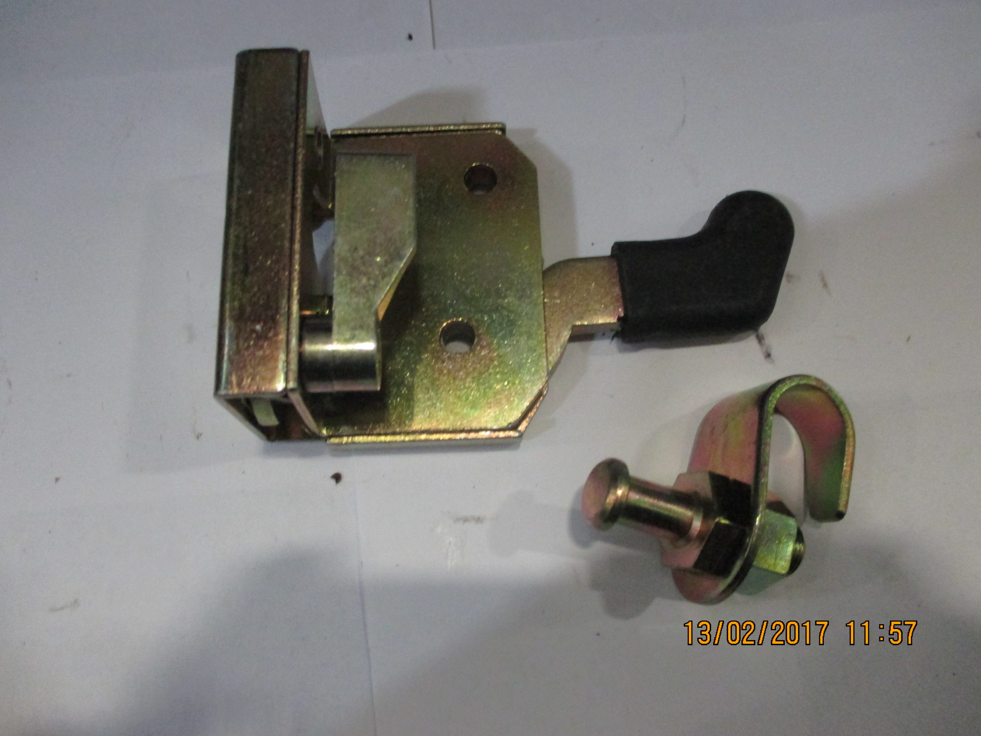 DOOR LATCH ASSY