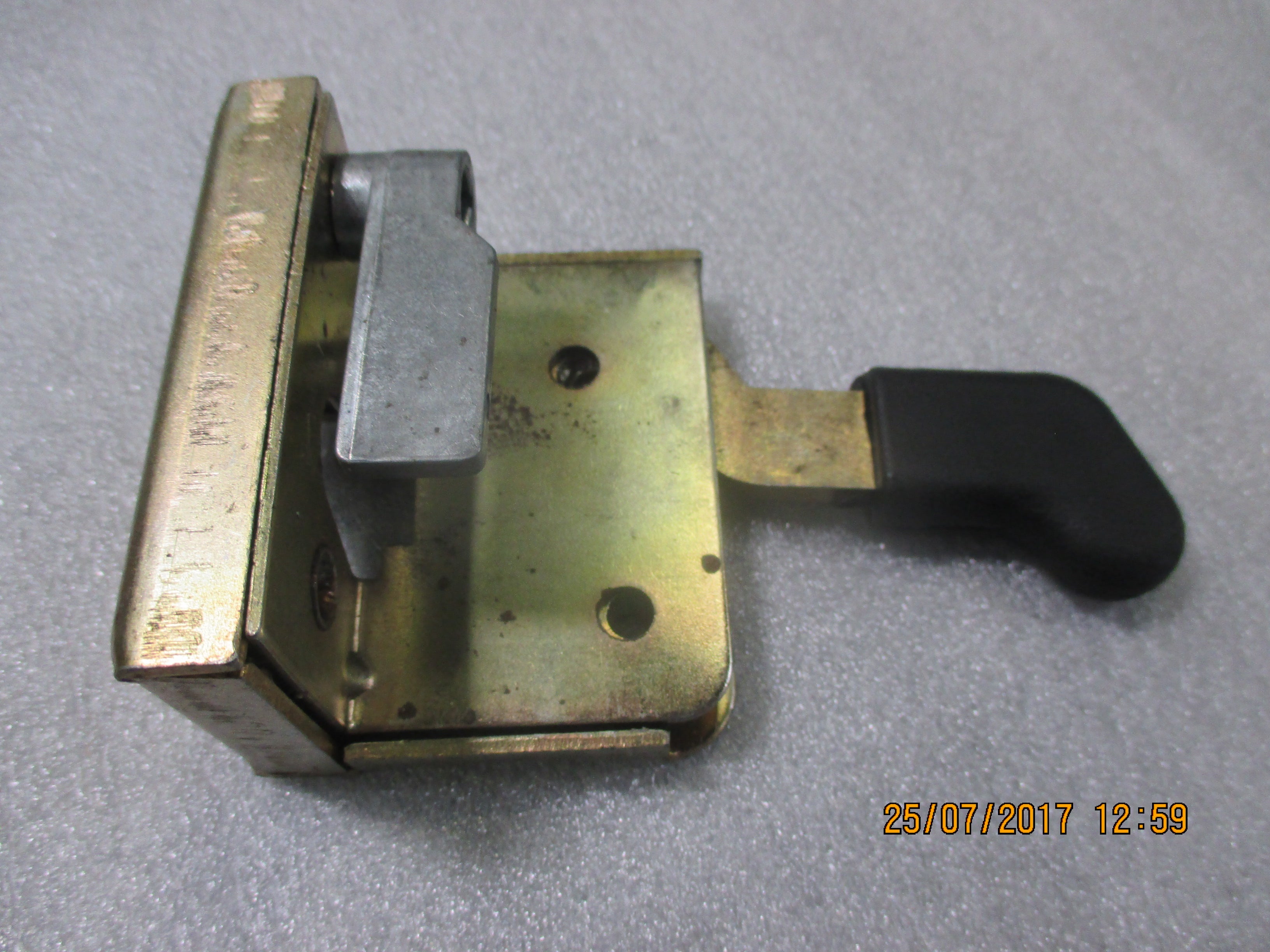 LATCH CAB DOOR