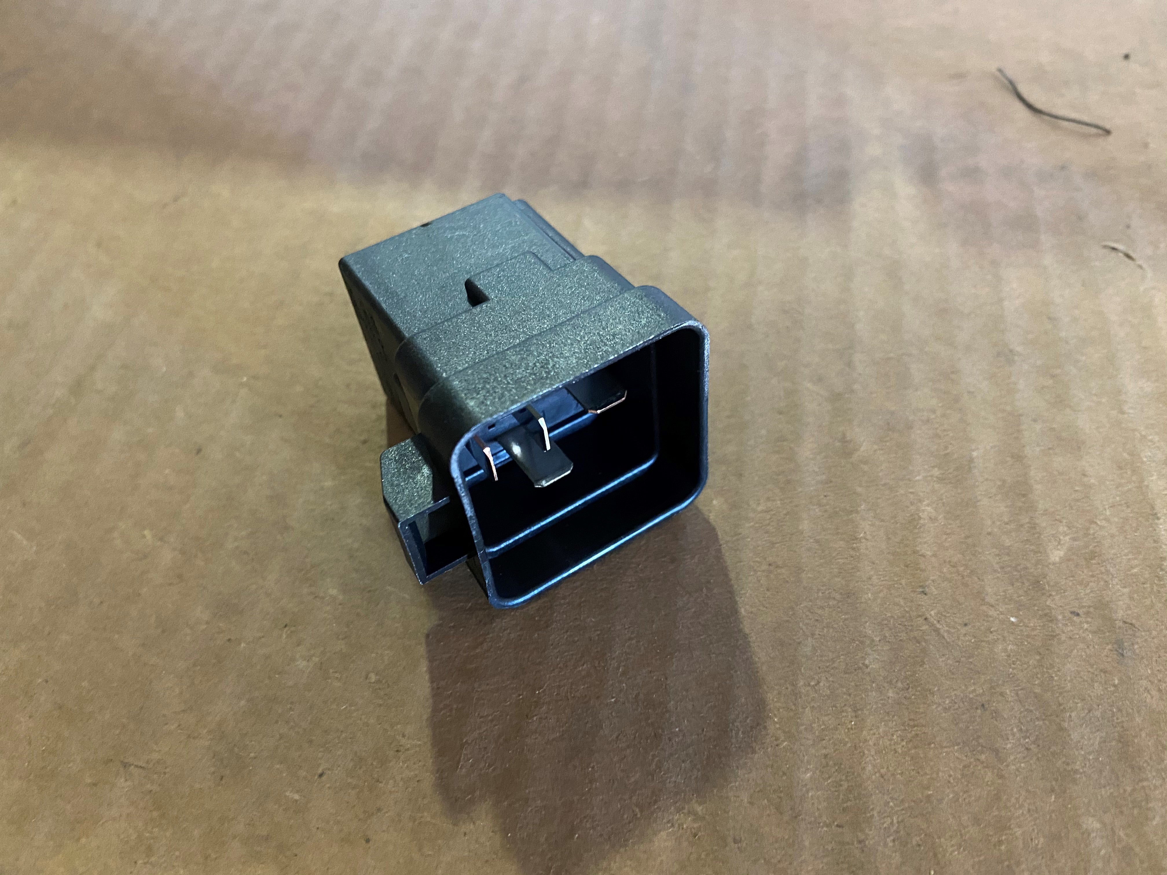 RELAY SPDT WEATHERPROOF 12V 40/20 A
