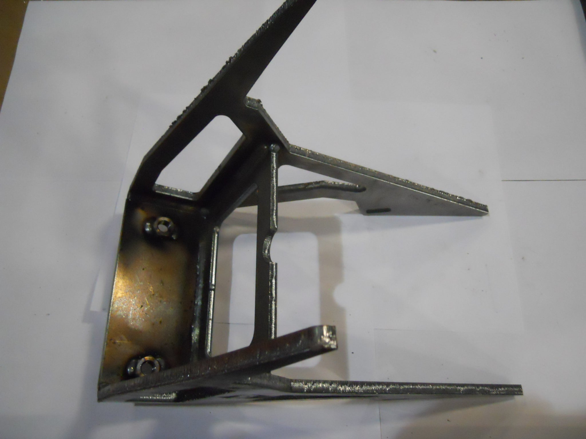 REAR RIGHT FRAME ENGINE MOUNT WELD