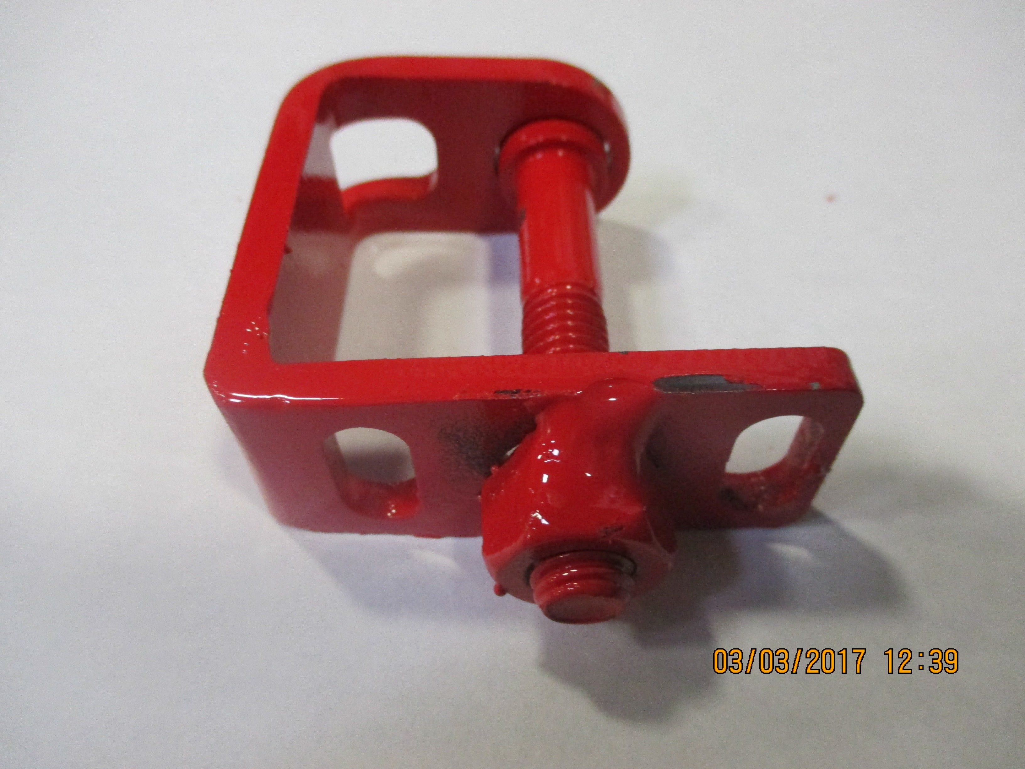 SUPPORT STRIKER LOWER COOLER DOOR