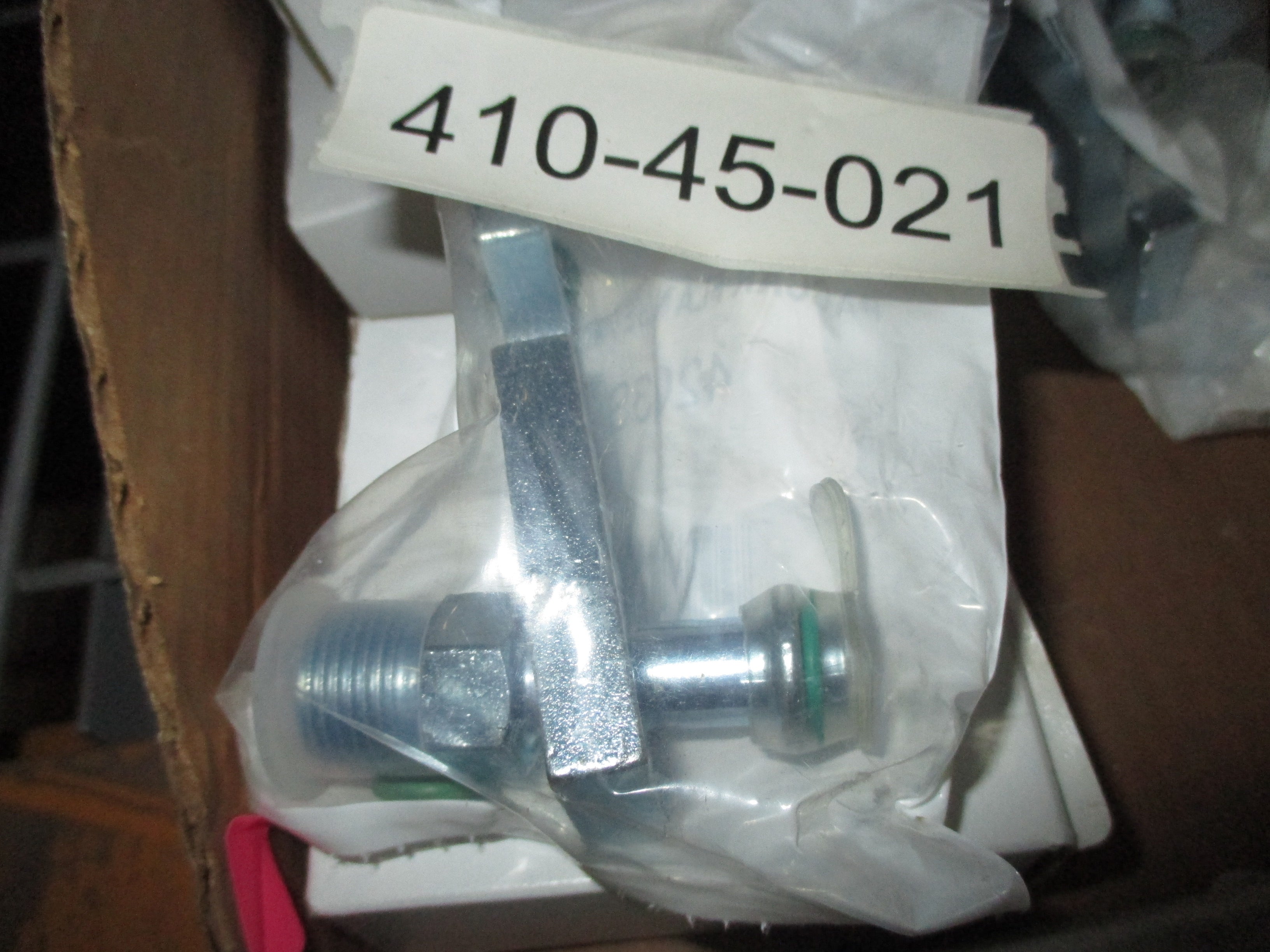KNOB BLACK 4-ARM PLASTIC THREADED