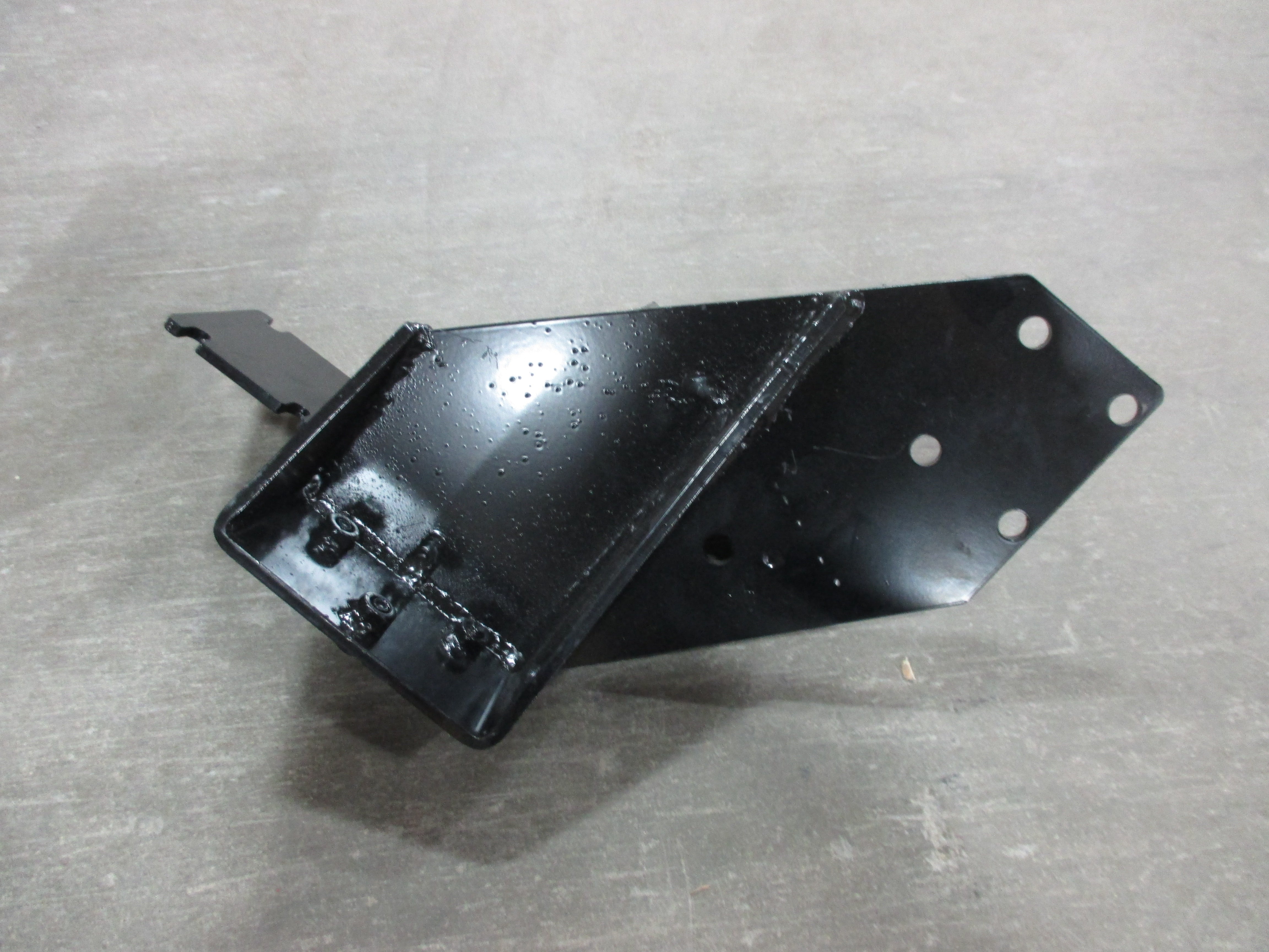 REAR RIGHT ENGINE MOUNT WELD