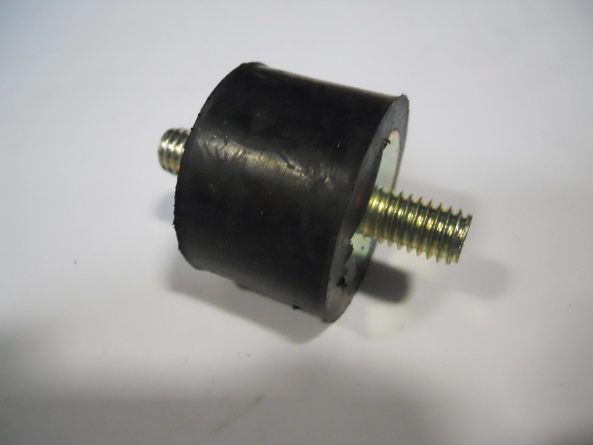 SHOCK MOUNT STUD TYPE 270 LBS MAX