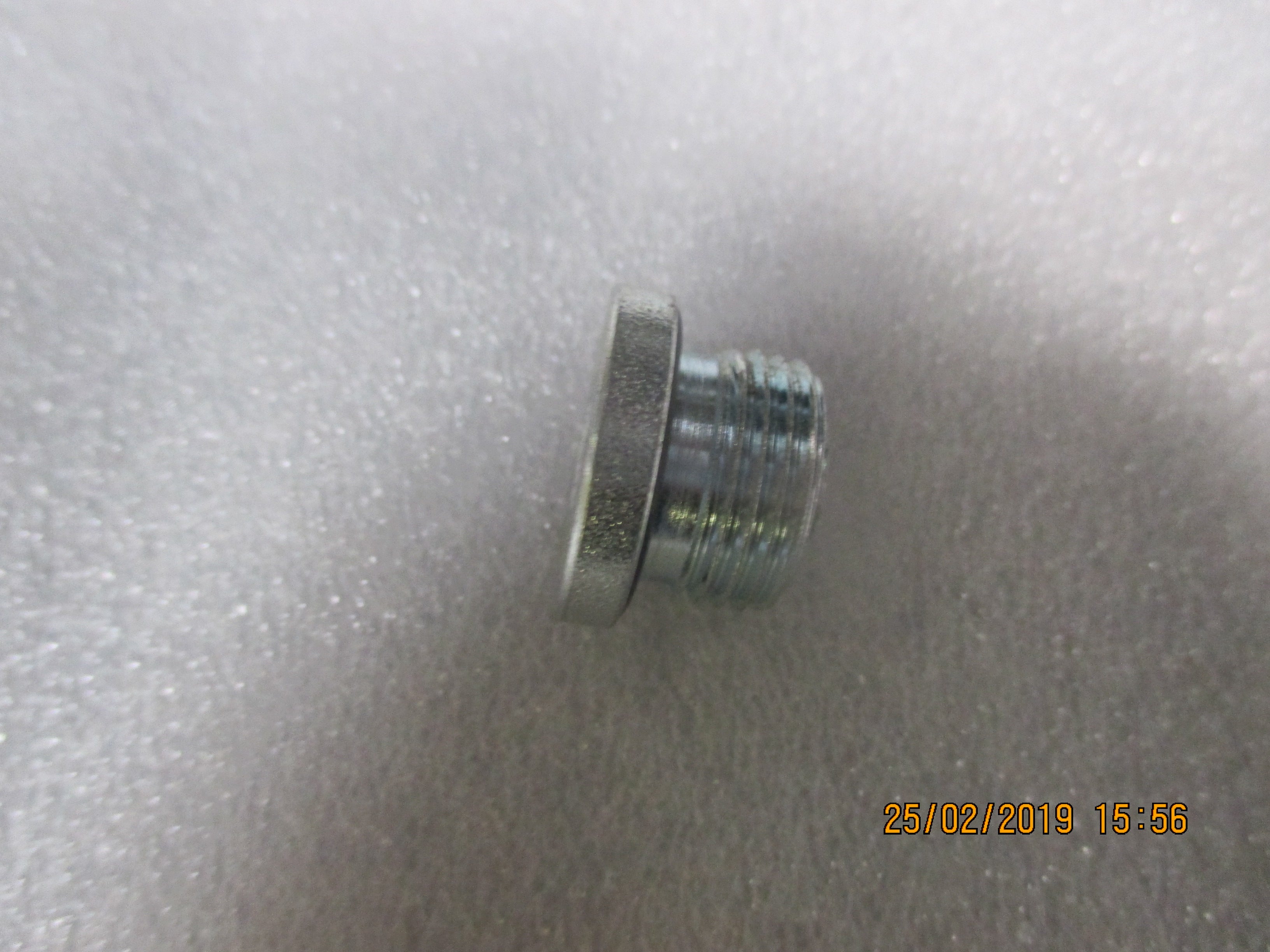 PLUG, GEARBOX COVER