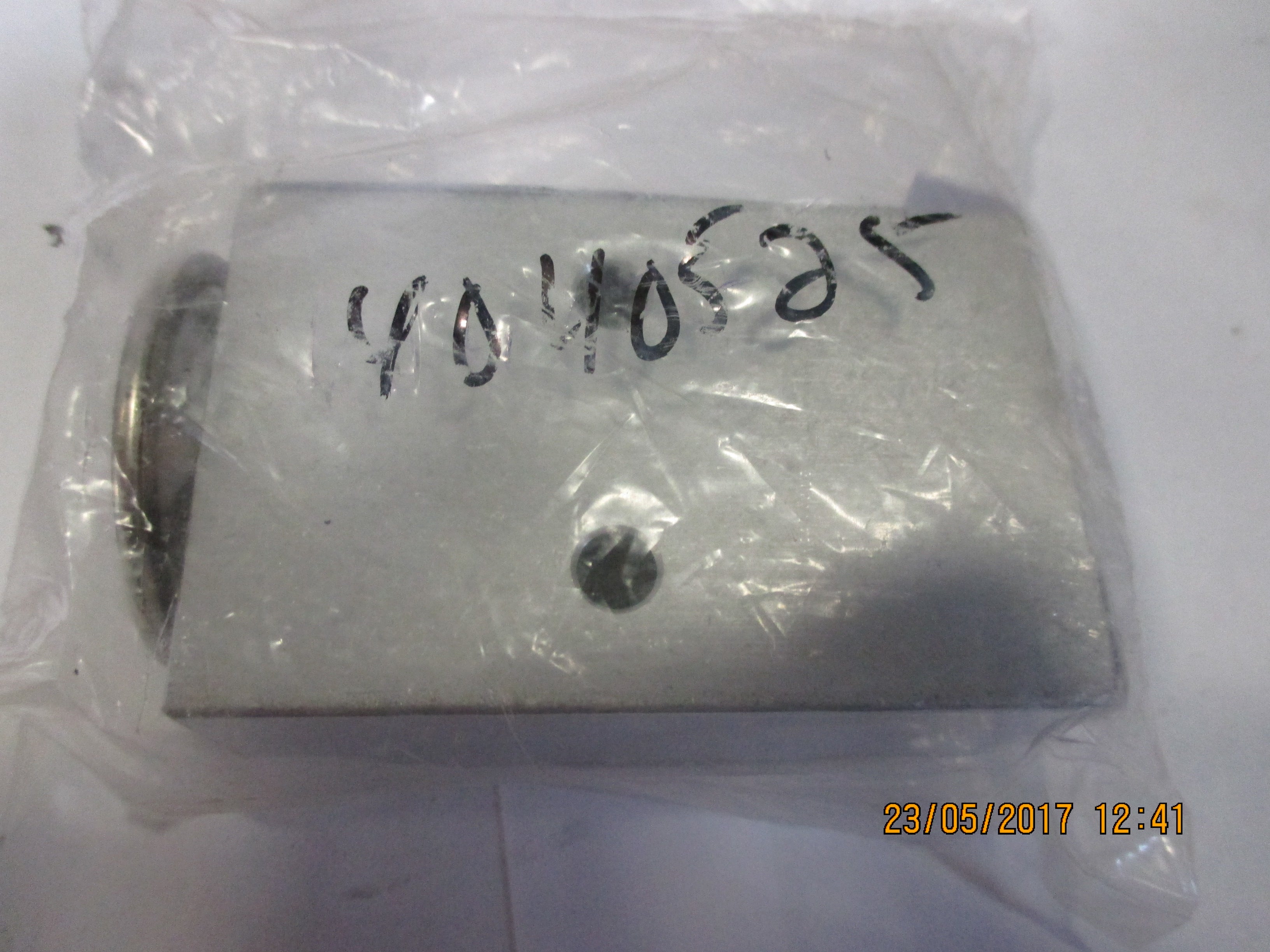 M16-2.00X40 FLNGE BOLT GR10.9 YW ZN