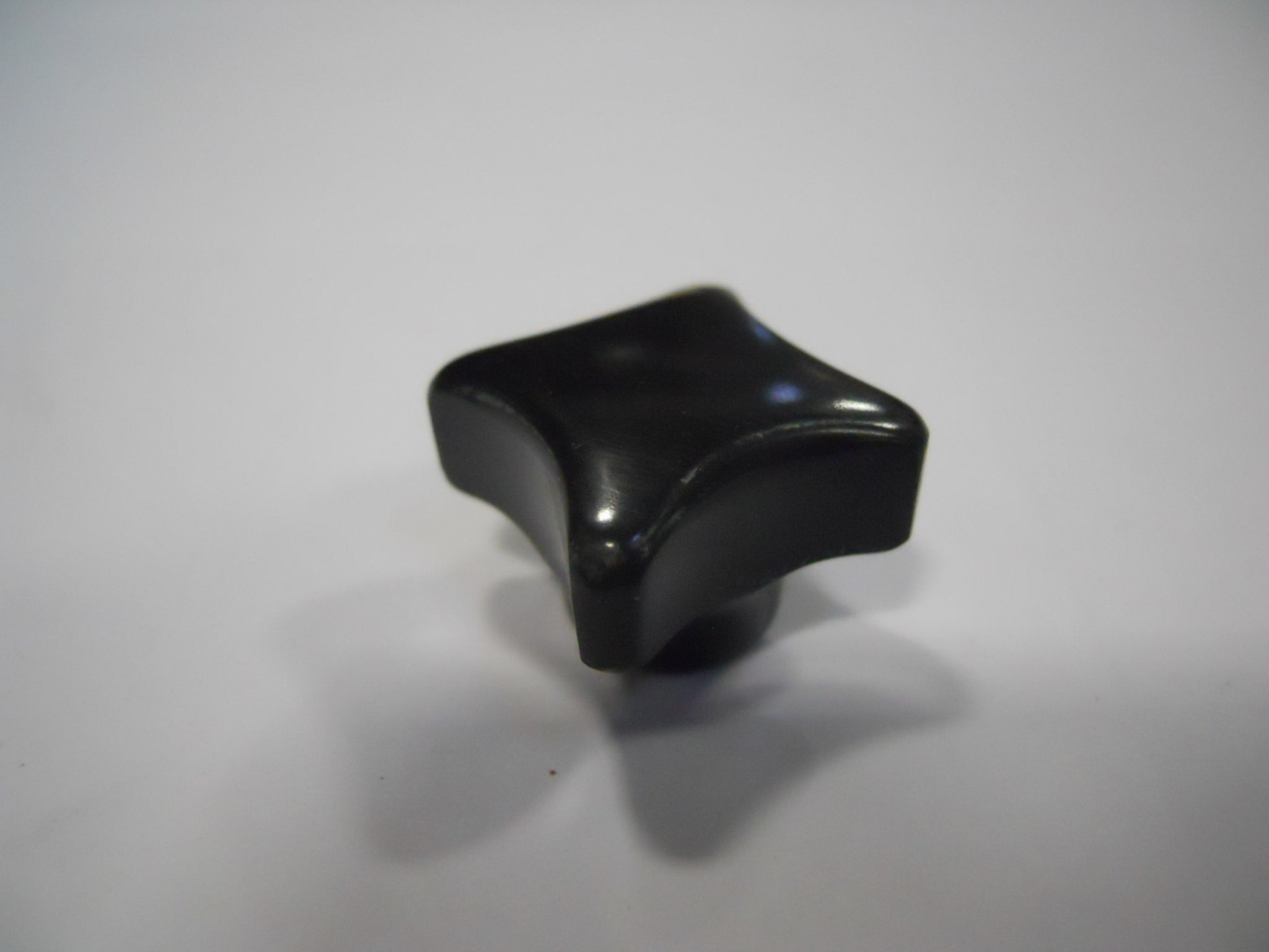 KNOB, REAR WINDOW LATCH