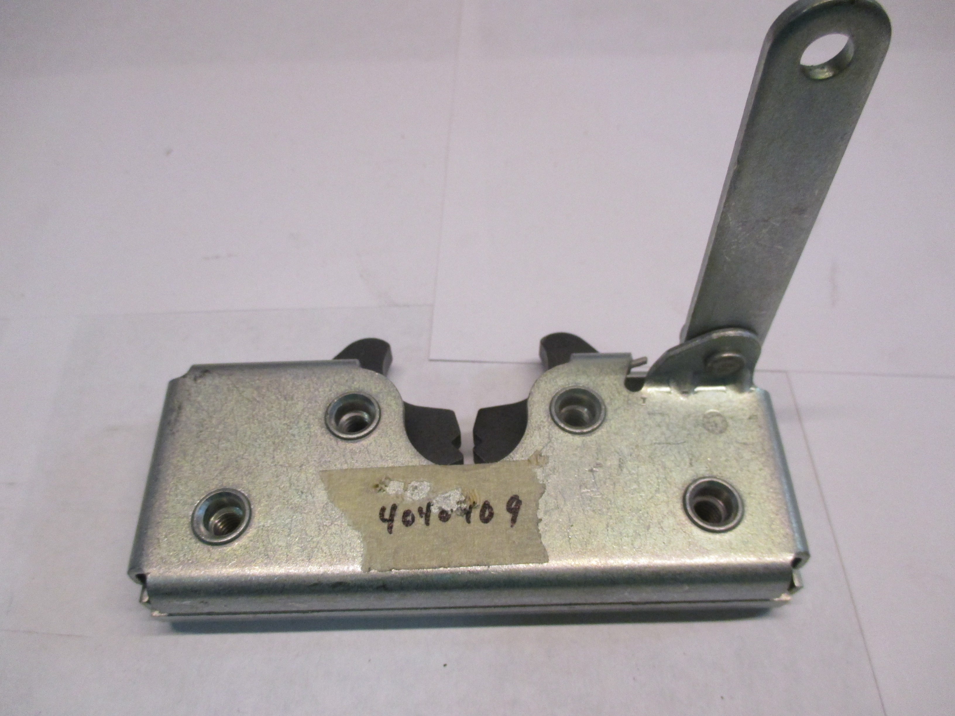 LATCH (RIGHT)