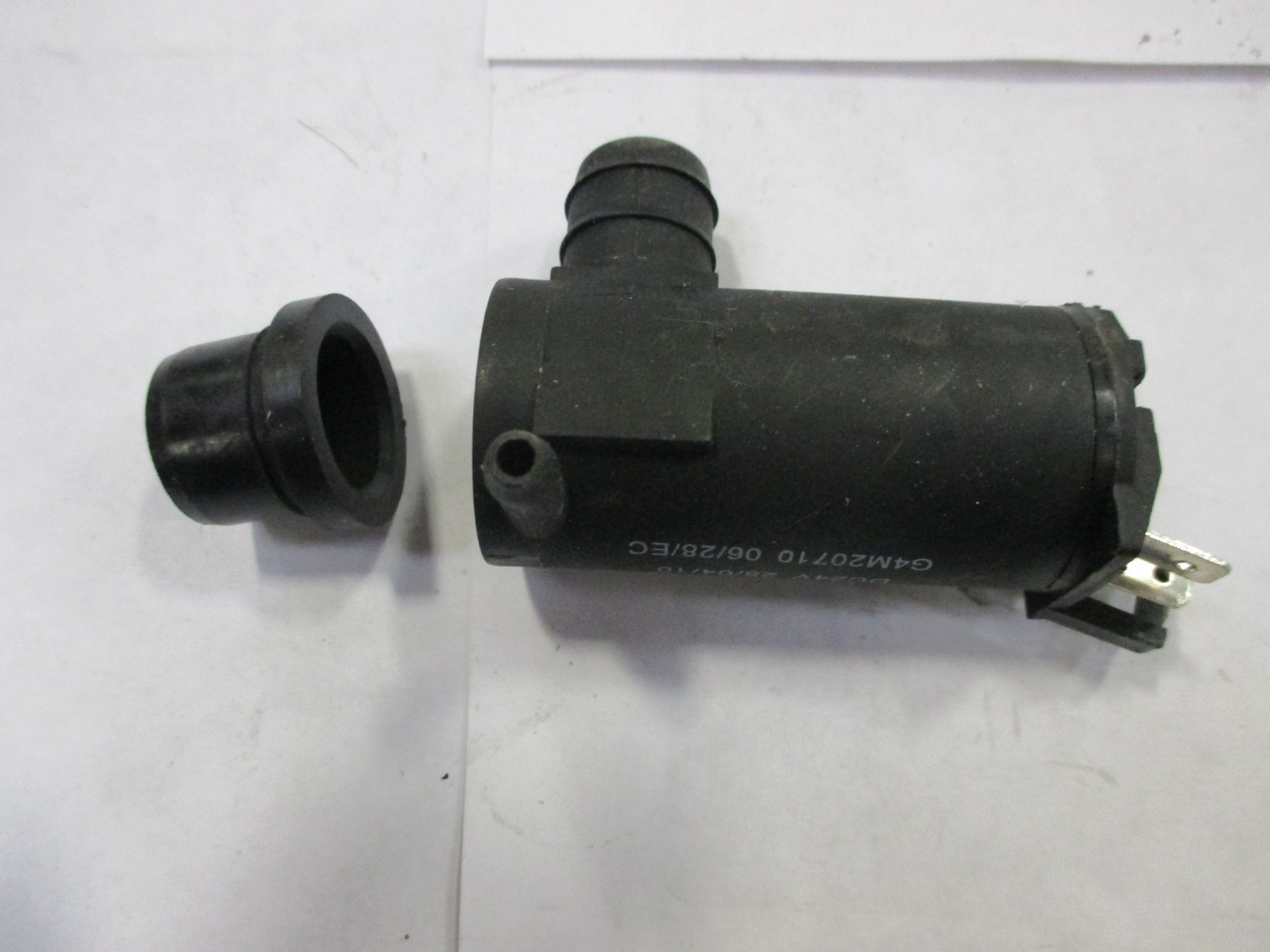 PUMP, WINDSHEILD WASHER TANK