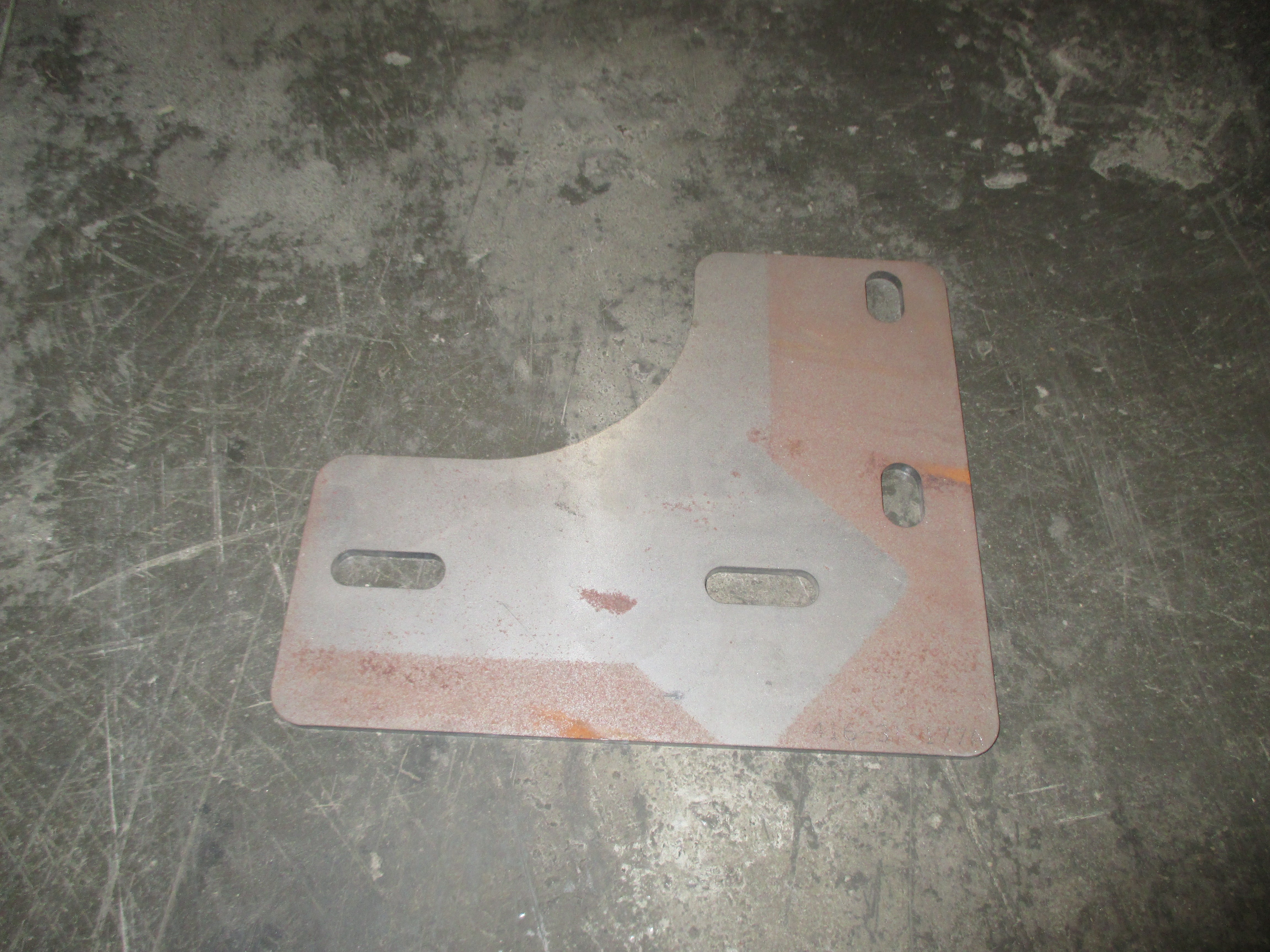 MOUNT PLATE AIR END AIR CLEANER