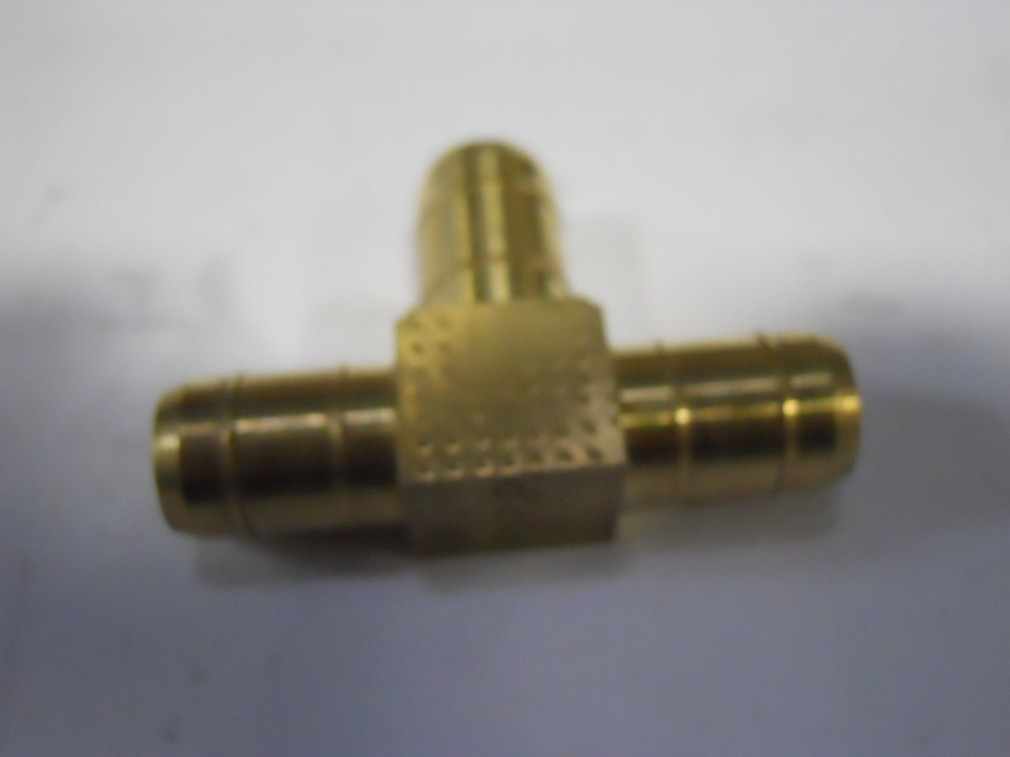 TEE 3/8" TUBE ID DOUBLE-BARBED BRAS