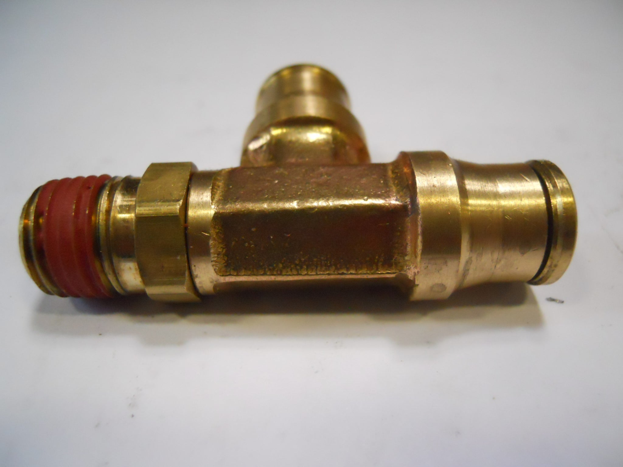 SWIVEL RUN TEE PUSH TO CONN-1/4"NPT
