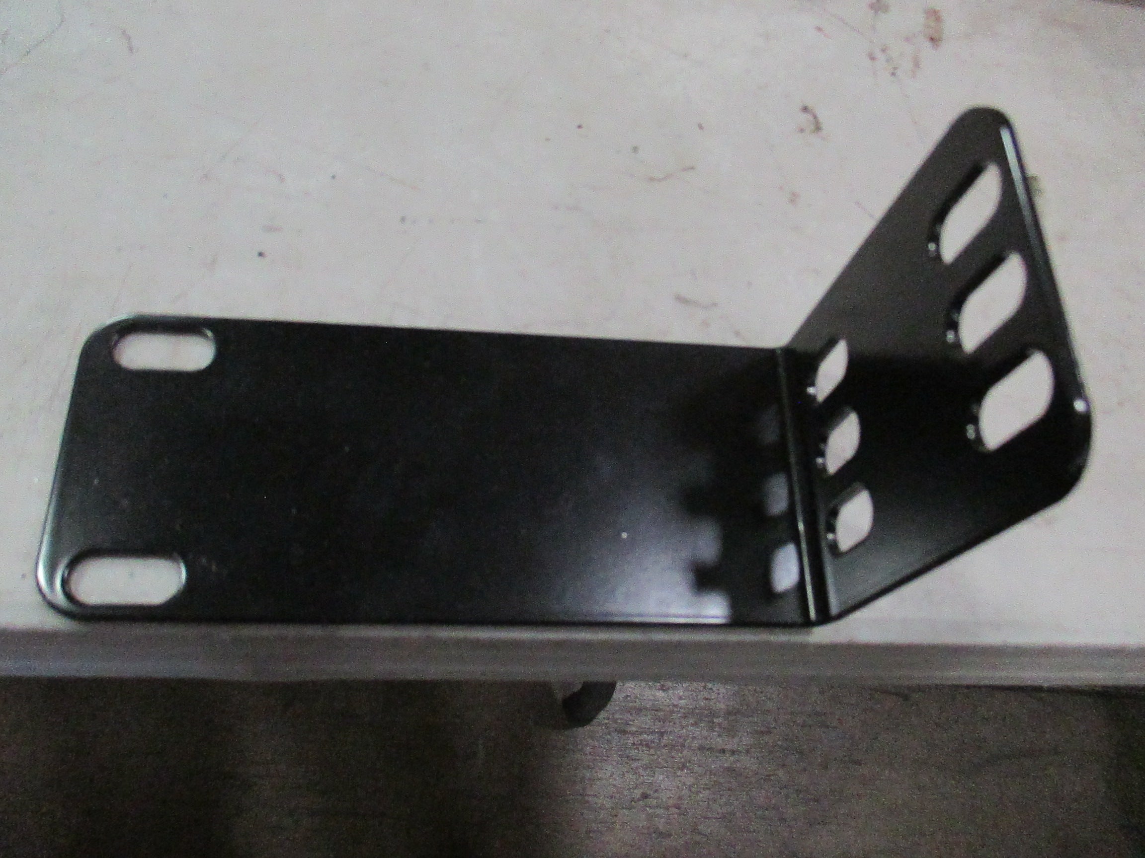 SUPPORT BRACKET HYD FILTER BLOCK ROOF