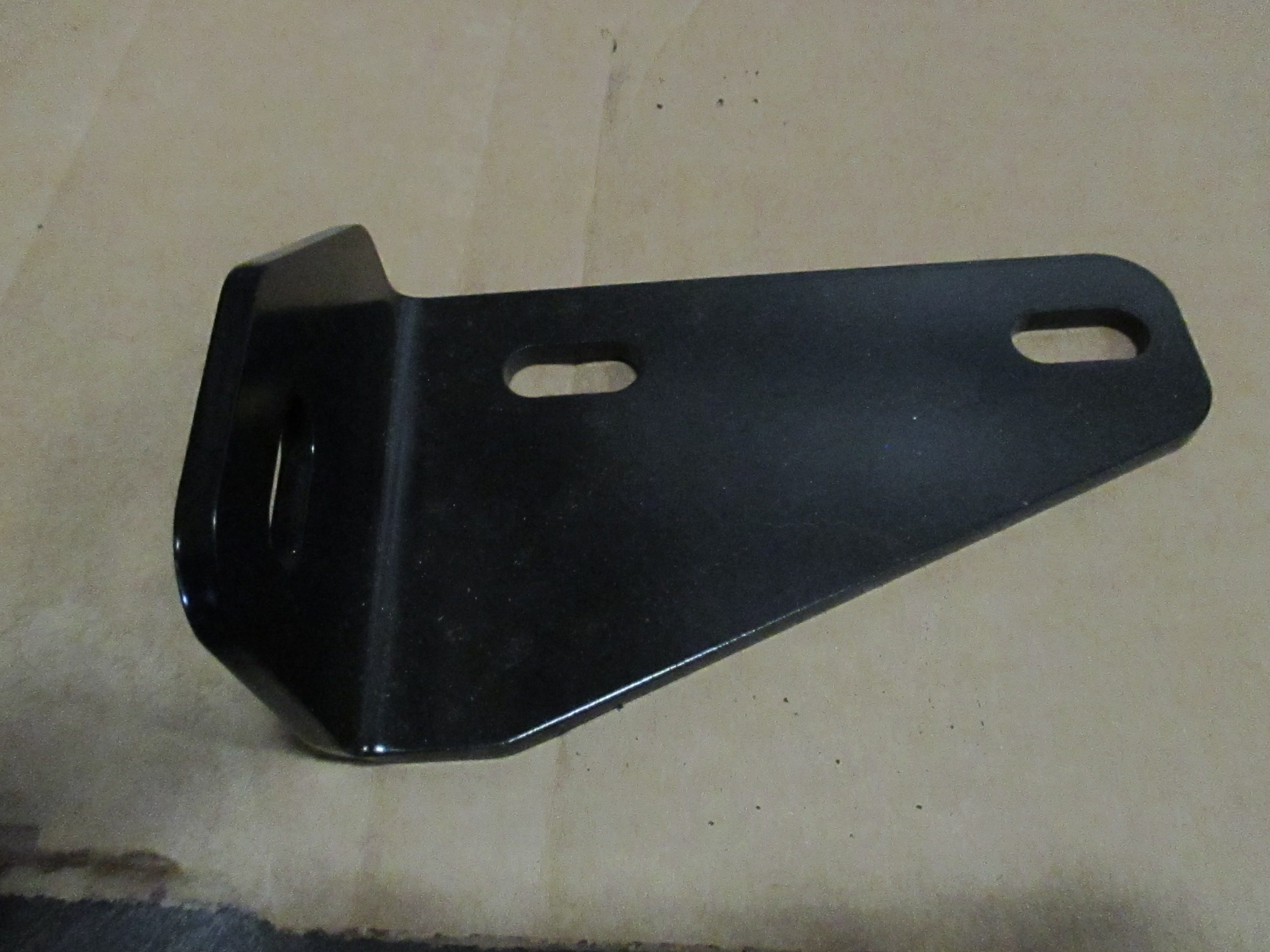MOUNT BRACKET RADIATOR UPPER SHOCK