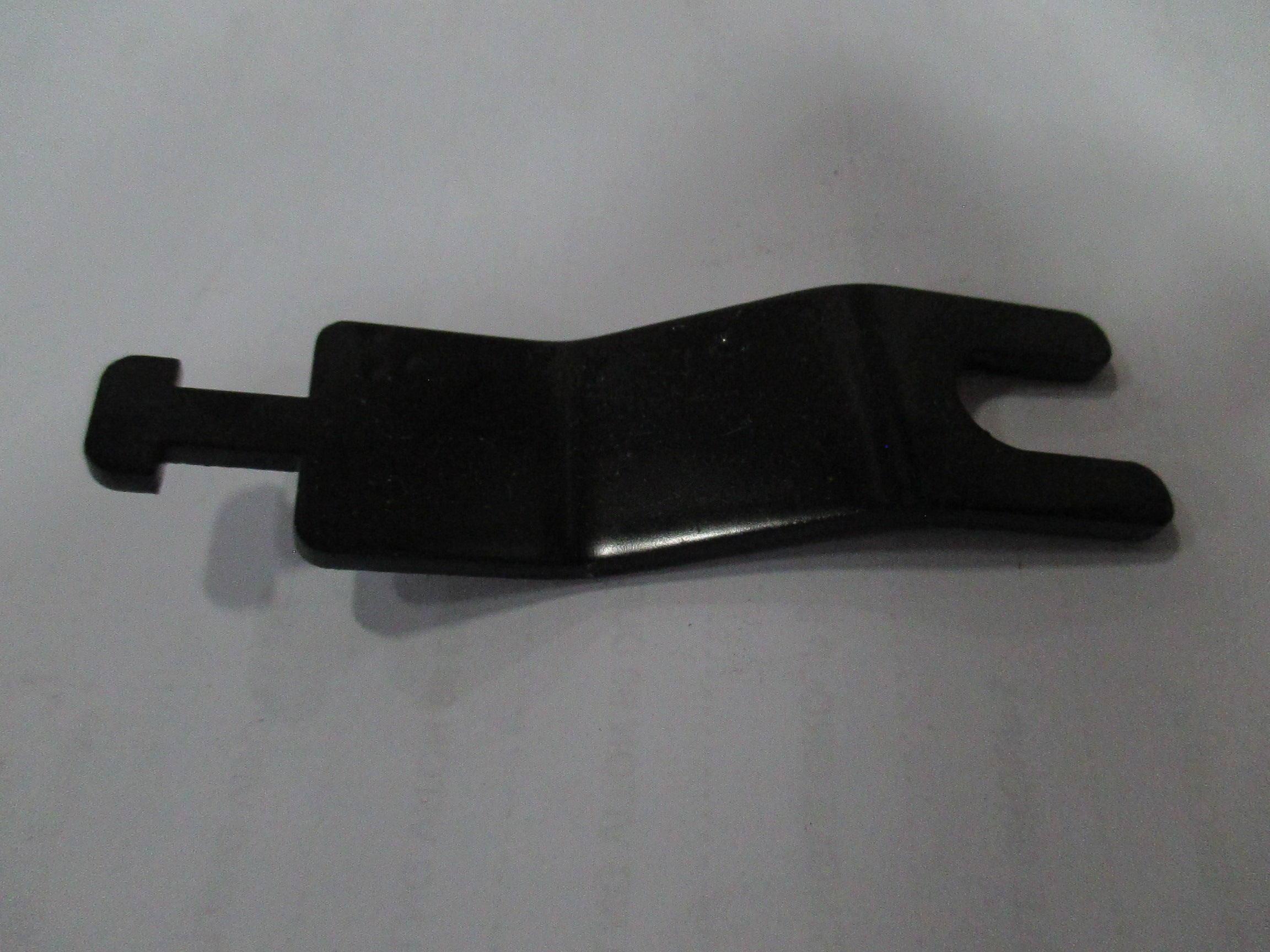 RETAINER BRACKET FILL TUBE