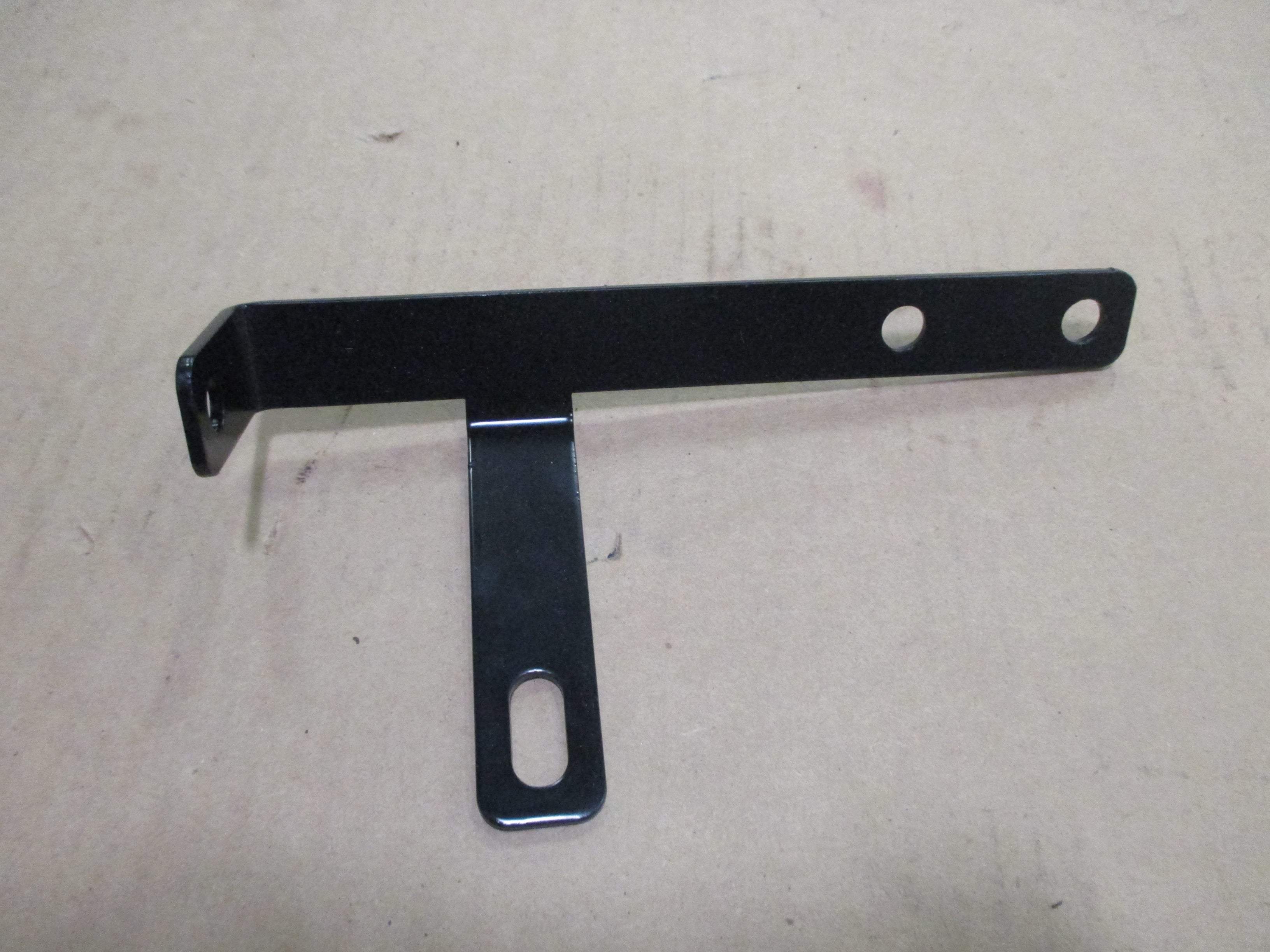 MOUNT BRACKET, OIL LEVEL GAUGE