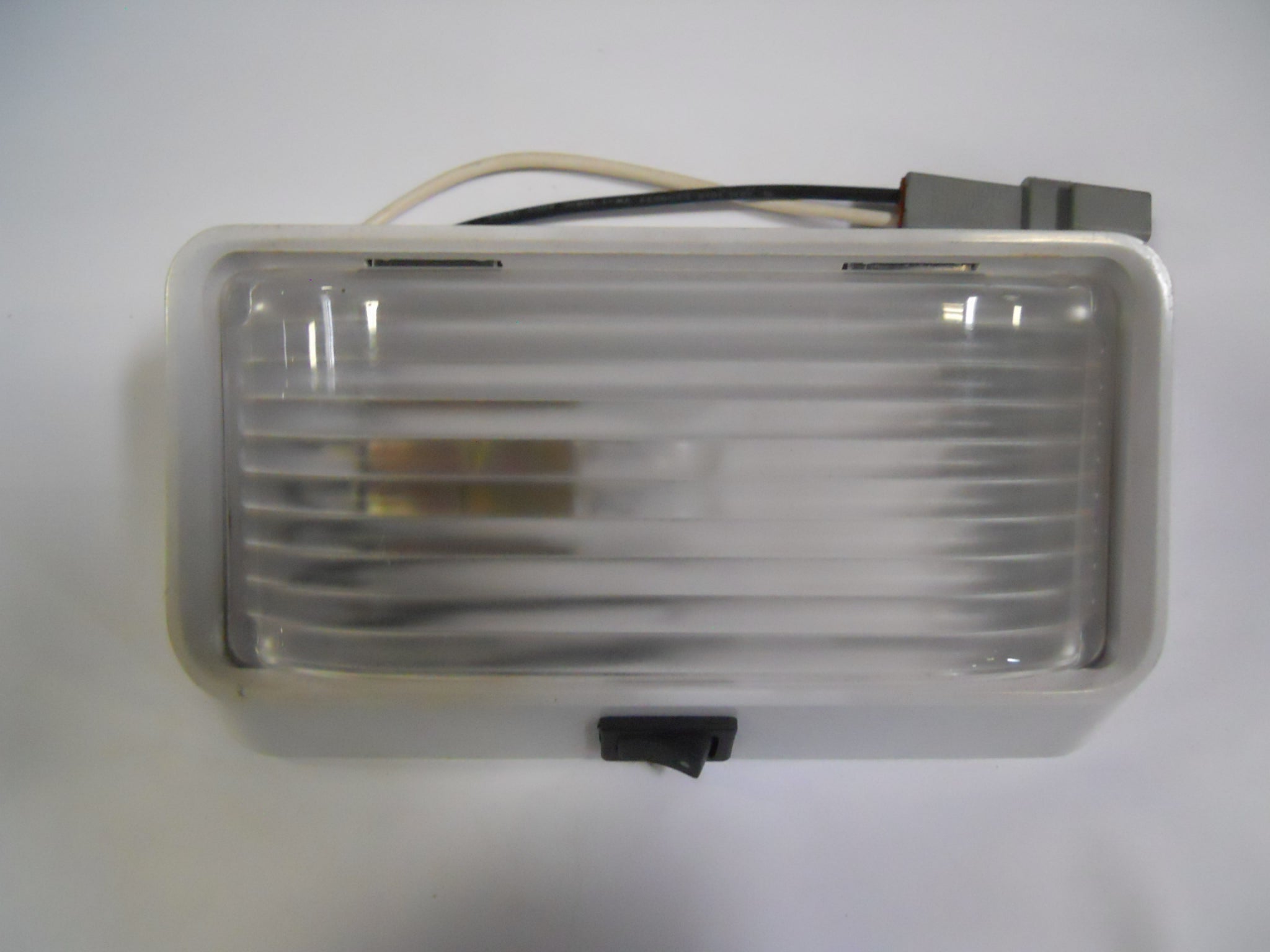 RECT. DOME LAMP W/SWITCH 12V 15W