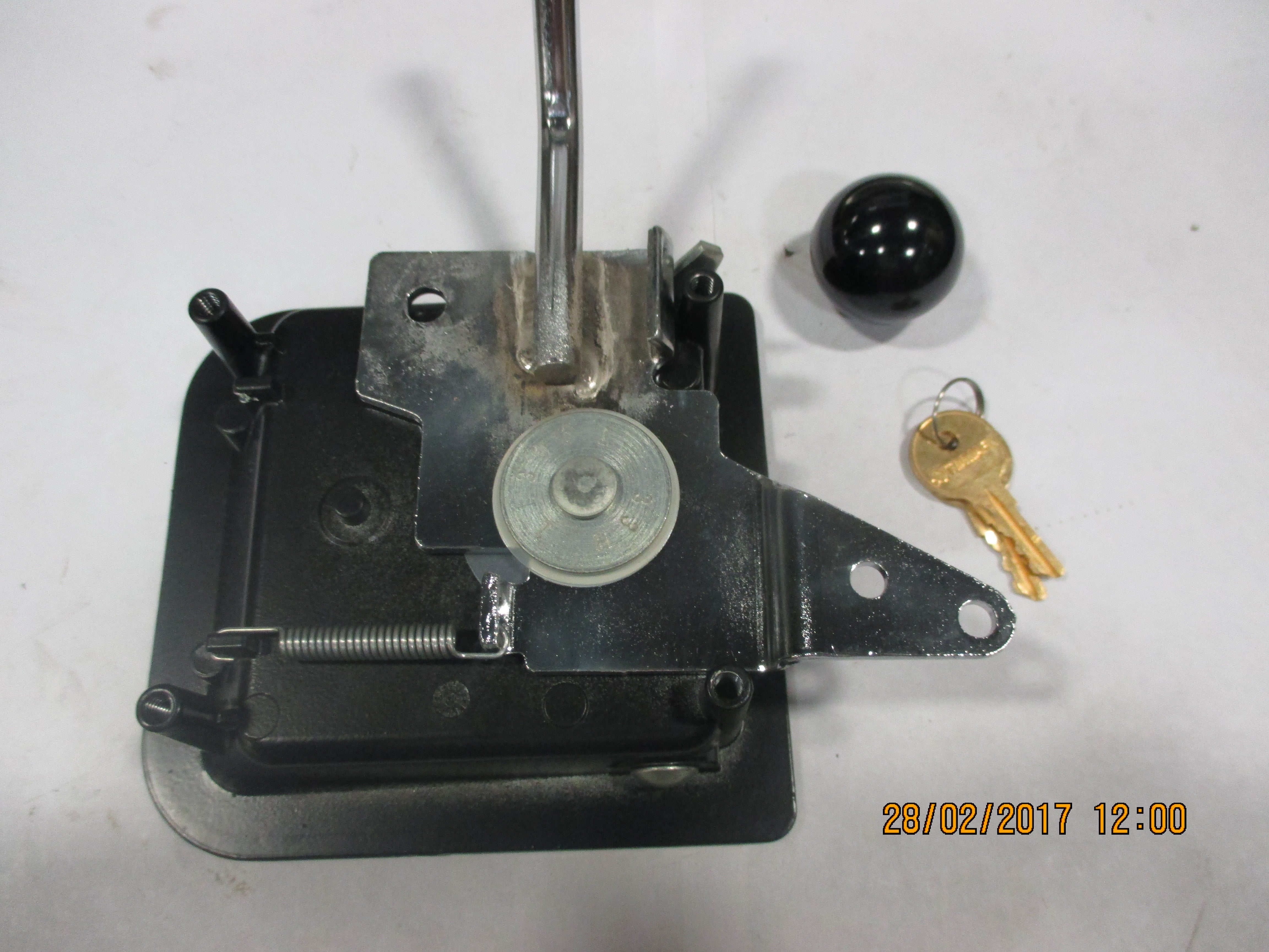 L-H PADDLE HANDLE W/LOCK, TRIMARK