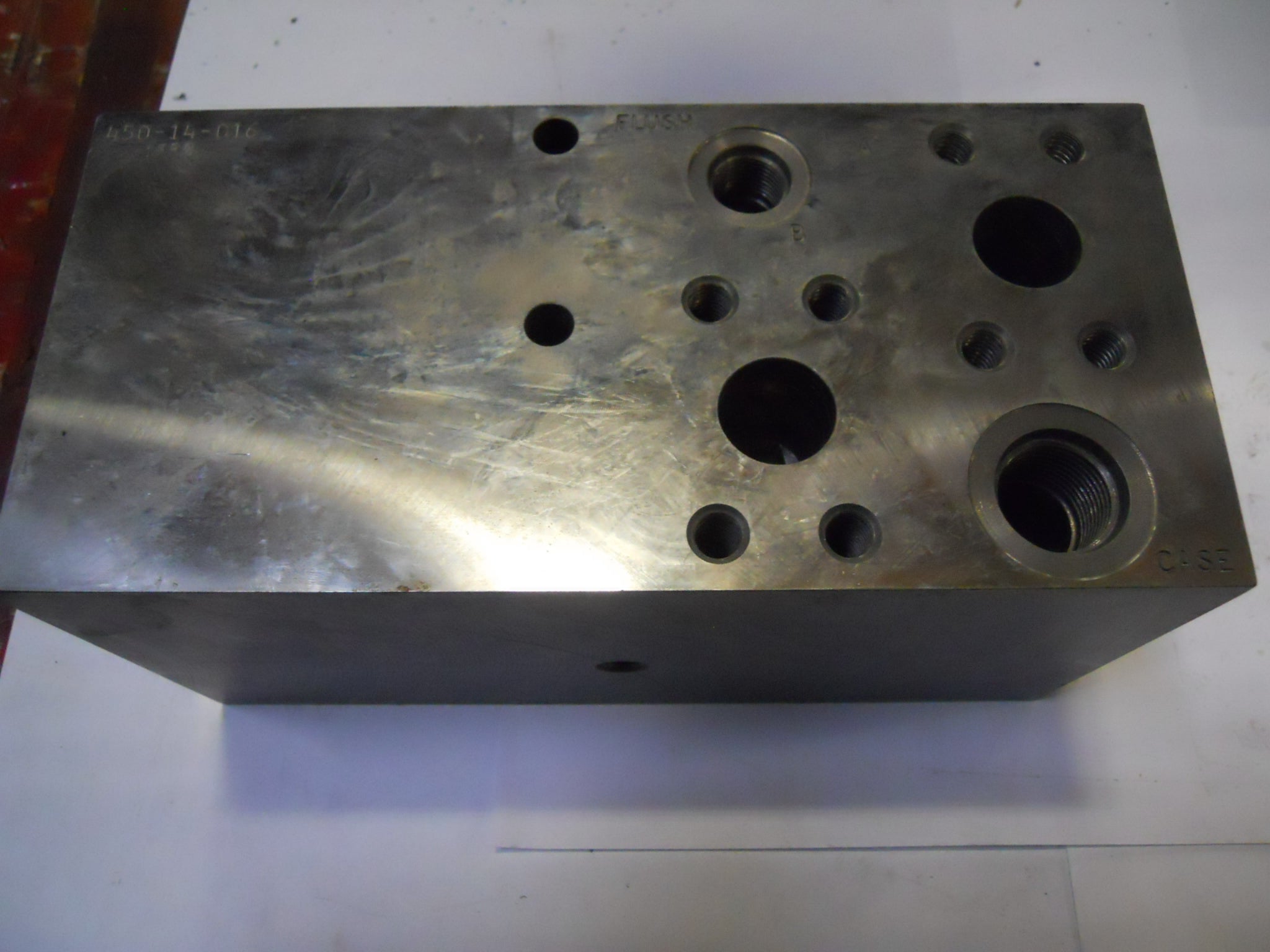 TRACK HOSE BLOCK LEFT