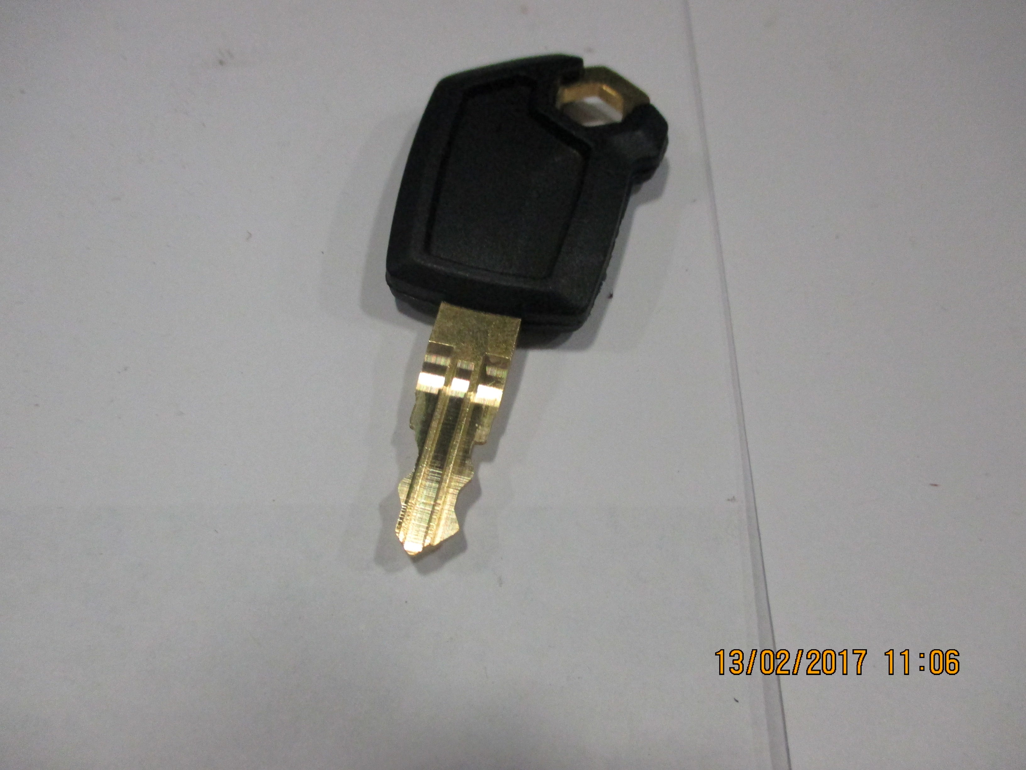 KEY FOR FUEL CAP