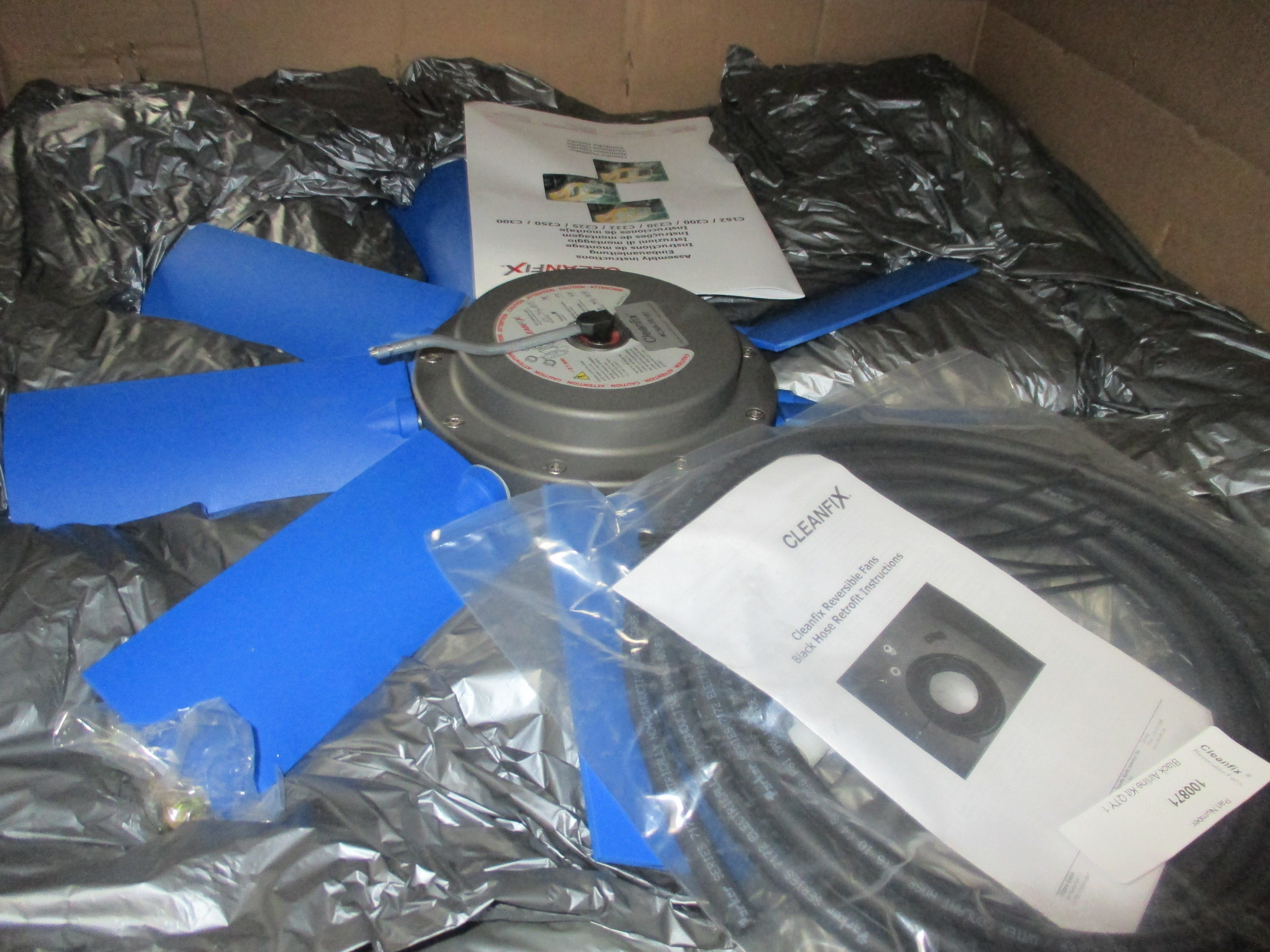 REVERSIBLE FAN