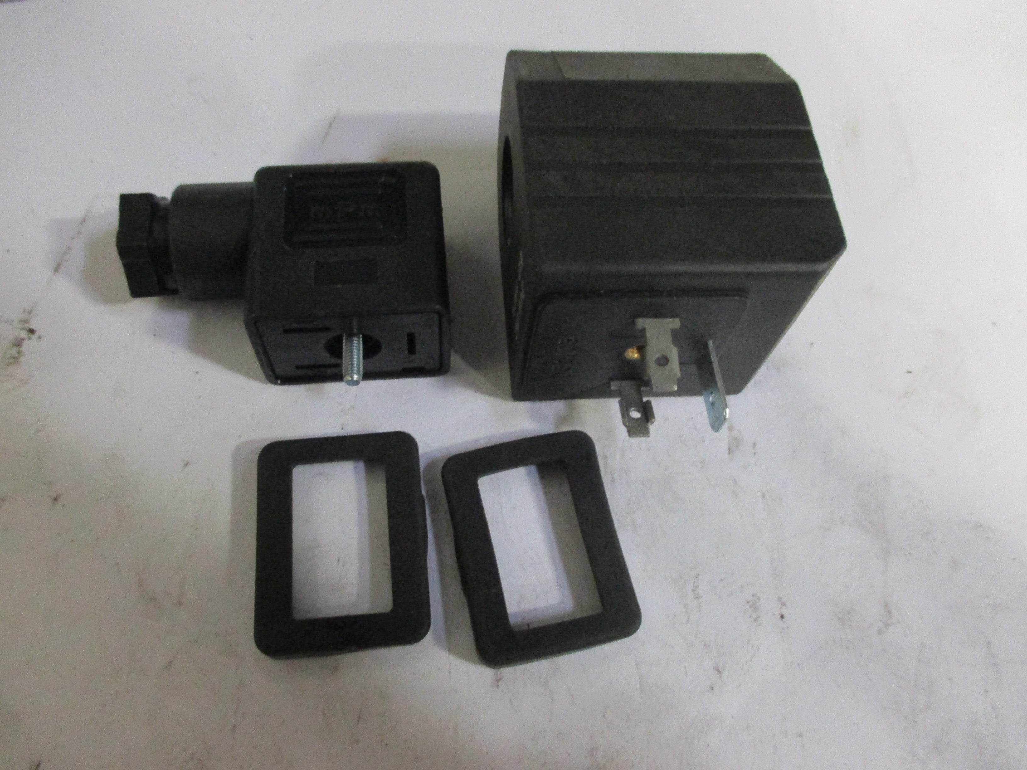 MAGNETIC COIL